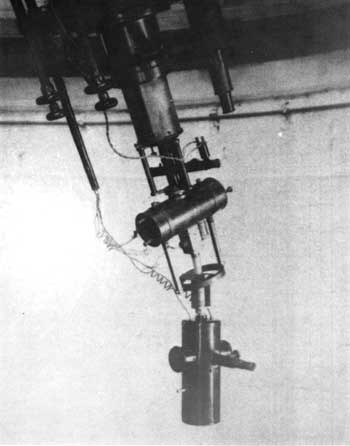 File:Photoelectricity UofI photoelectric photometer 1913 mount on refractor.jpg