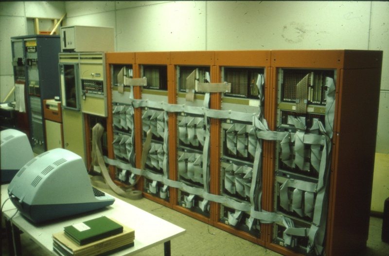 File:Multicomputer 1974.jpg
