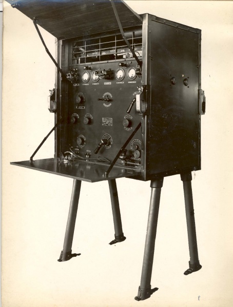 File:4520-radio transmitter.jpg