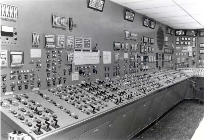File:253-indian point control room.jpg
