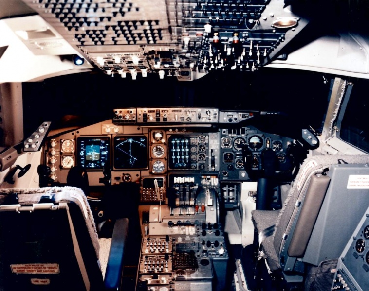 File:Boeing 747-200 & 400 Composite.jpg