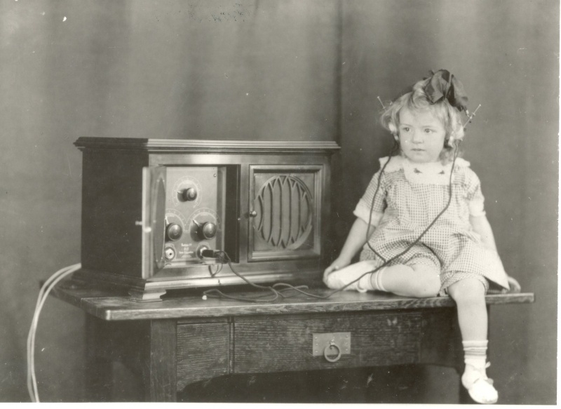 File:4190 - Child listening to early radio.jpg
