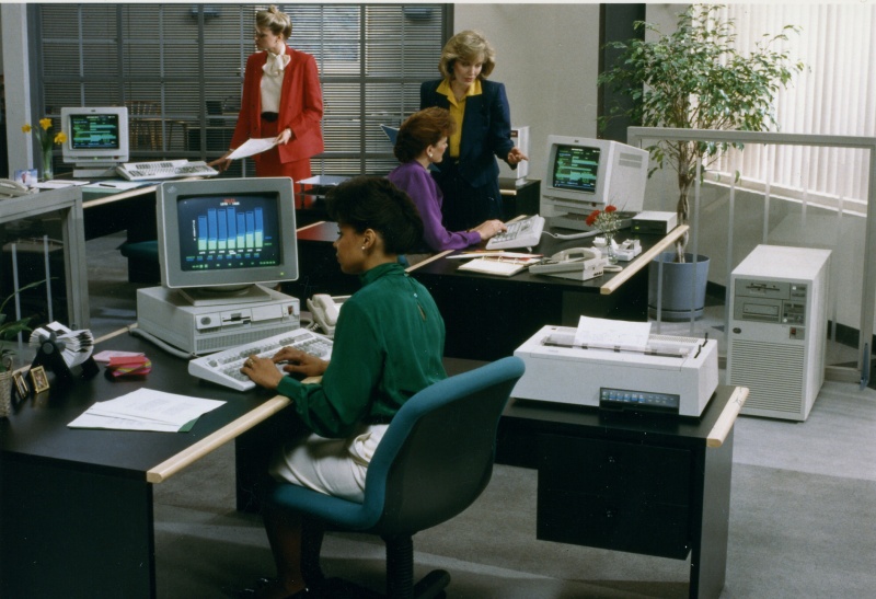 File:IBM-AS400 Model10 with people.jpg