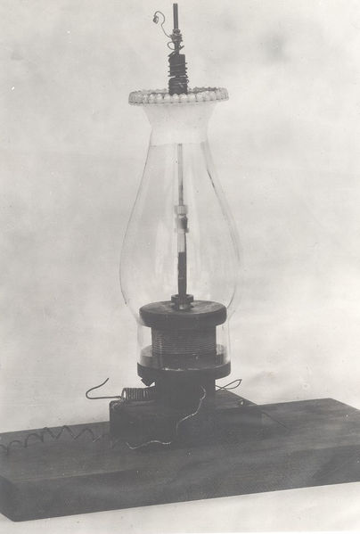 File:Vibrating Lamp Used by Elihu Thompson 2734.jpg